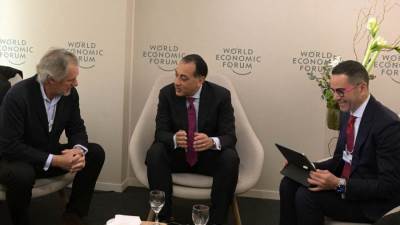 رئيس الوزراء يلتقي المدير المالي لشركة "أكسيونا إنيرجيا" Acciona Energía" الإسبانية