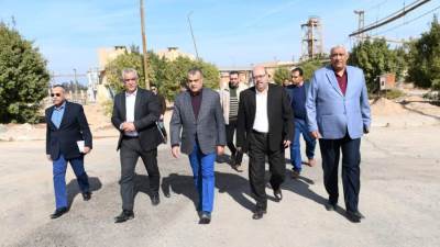 وزير الدولة للإنتاج الحربي يقوم بجولة مفاجئة لشركةأبو زعبل للكيماويات المتخصصة ( مصنع 18 الحربى )