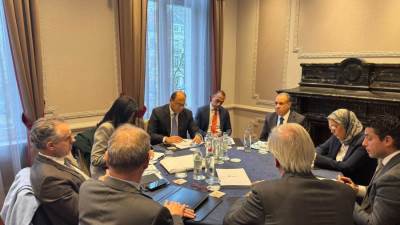 وزير الخارجية والهجرة يلتقى مع مدير عام مجموعة شركات "جون كوكريل" البلجيكية