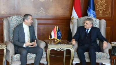 الفريق ربيع:"قناة السويس جاهزة للعمل بكامل طاقتها مع بدء عودة الخطوط الملاحية الكبرى للعبور من القناة" 