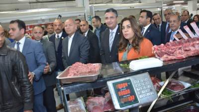  وزير التموين و وزيرة التنمية المحلية يتفقدان بازار القاهرة بالحي العاشر بمدينة نصر