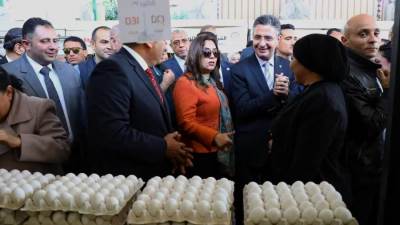 وزيرا التنمية المحلية والتموين ومحافظ القاهرة يفتتحون سوق اليوم الواحد بالزيتون