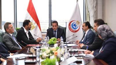 وزير الصحة يشهد توقيع بروتوكولي تعاون لاستقدام الخبراء الأجانب لمناظرة المرضى بمستشفيات وزارة الصحة