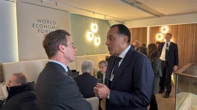 رئيس الوزراء يلتقي رئيس الوزراء السويدي