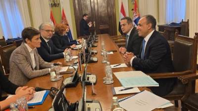 استمرارًا للقاءات التي يعقدها خلال زيارته لبلجراد وزير الخارجية والهجرة يجتمع مع رئيسة البرلمان الصربي