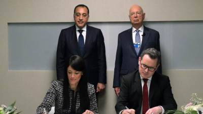 رئيس الوزراء يشهد مراسم توقيع وزارة التخطيط والتعاون الدولي خطاب نوايا مع المنتدى الاقتصادي العالمي