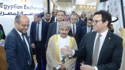 البورصة تعرض مطبوعات تعليمية للاستثمار في سوق المال بمعرض الكتاب