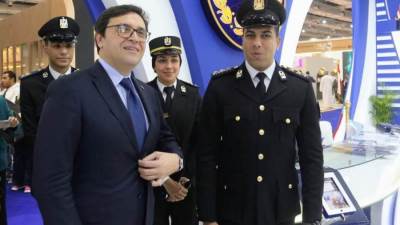 وزير الثقافة يزور جناح وزارة الداخلية في معرض القاهرة الدولي للكتاب للتهنئة بعيد الشرطة الـ73