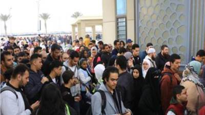 معرض القاهرة للكتاب يسجل حضورا جماهيريا يتجاوز 445 ألفا خلال اليوم الثانى