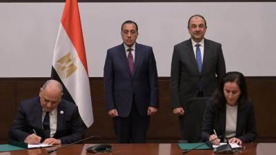 توقيع عقد لإعادة تشغيل مصنع بلوكات الأنود بالعين السخنة المُتوقف عن الإنتاج منذ عامين