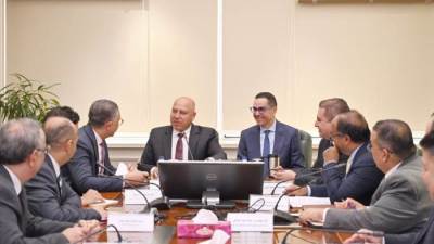 وزير النقل يبحث مع وزير الاستثمار والتجارة الخارجية معايير الموافقة على إنشاء المناطق الحرة الخاصة الجديدة