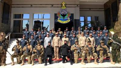 وزير الدفاع يتفقد قاعدة البحر الأحمر البحرية ويلتقى بعدد من المقاتلين