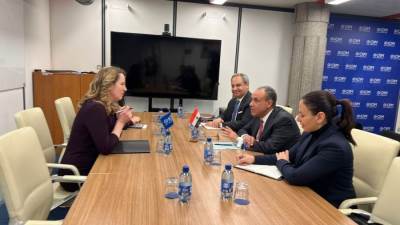 وزير الخارجية والهجرة يلتقي بمُدير عام المُنظمة الدولية للهجرة