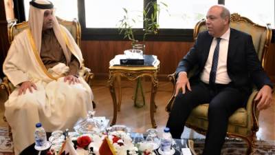 وزير الطيران المدني يلتقي وزير النقل والمواصلات القطري لبحث آليات تعزيز التعاون