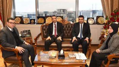 وزير الإسكان ومحافظ السويس يتابعان عدداً من ملفات العمل والمشروعات المشتركة