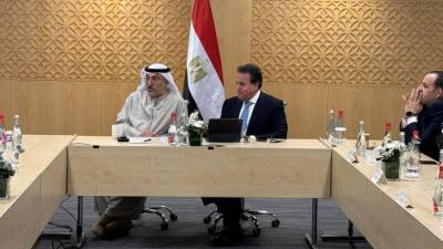 خالد عبدالغفار يؤكد أهمية رفع كفاءة الأطقم الطبية في مجالي القلب وجراحة الأوعية 