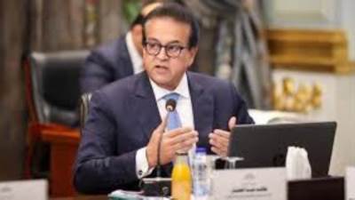 خالد عبدالغفار: الدولة المصرية تولى اهتمامًا كبيرا لتوطين صناعة الأدوية