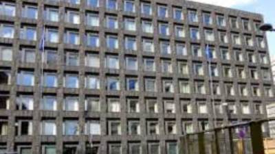 المركزى السويدى يخفض أسعار الفائدة مجددا ويلمح بانتهاء دورة التيسير النقدى