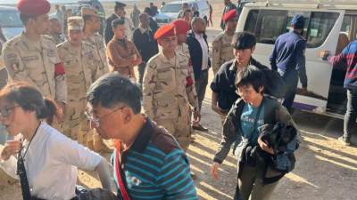 المتحدث العسكرى : القوات المسلحة تنجح فى إنقاذ عدد من السياح تعطل بهم بالون طائر 