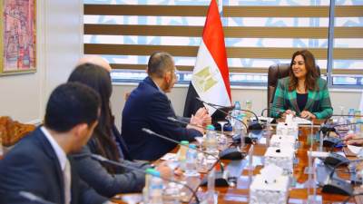 وزيرة التنمية المحلية تبحث مع أعضاء جمعية "رجال الأعمال بالإسكندرية" تحسين مناخ الاستثمار ومجالات التعاون المشترك