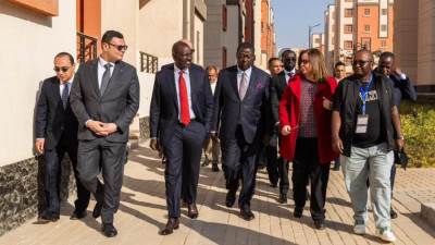 رئيس جمهورية كينيا يزور وحدات المبادرة الرئاسية "سكن لكل المصريين" بحدائق العاصمة..ويشيد بالمشروع