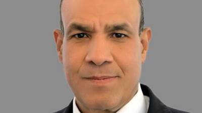 وزير الخارجية والهجرة يبحث مع قيادات الوزارة تسريع الخدمات القنصلية والتحول الرقمي