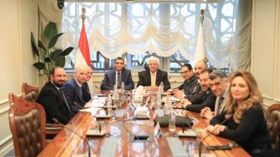 وزير التعليم العالي يلتقي رئيس هيئة الشراء الموحد لمناقشة تأمين احتياجات المستشفيات الجامعية