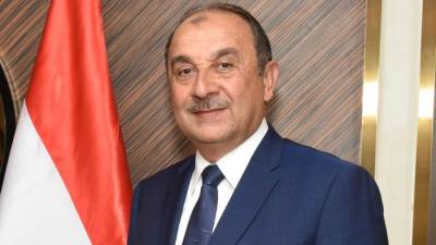 وزير قطاع الأعمال يتلقى تقريرا حول مستجدات مشروع زراعة الأقطان قصيرة التيلة بشرق العوينات