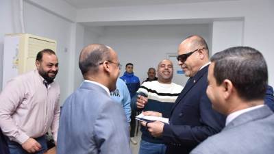 وزير العمل وسط العاملين المُرشحين للعمل في موسم حج 2025