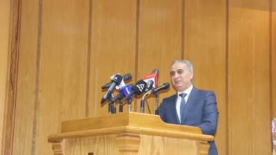 رئيس حماية المستهلك ومحافظ القليوبية يبحثان مع الغرفة التجارية بالمحافظة إتاحة السلع بالأسواق