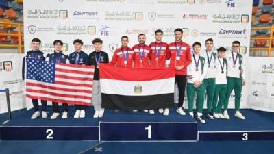 وزير الرياضة يهنئ منتخب الناشئين بذهبية كأس العالم لسيف المبارزة