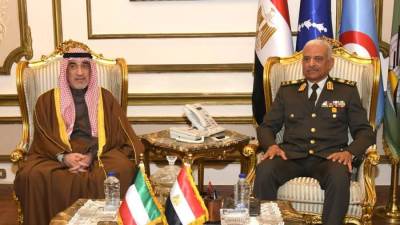وزير الدفاع يلتقى النائب الأول لرئيس مجلس الوزراء ووزير الدفاع ووزير الداخلية الكويتى