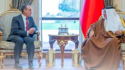 وزير الخارجية والهجرة يجتمع بسمو ولي عهد البحرين رئيس مجلس الوزراء