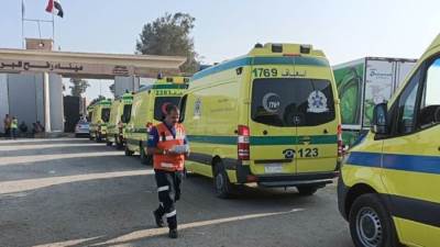 مصر تستقبل 104 مصابين فلسطينيين و171 مرافقًا للعلاج عبر معبر رفح