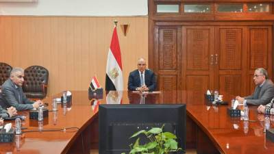 سويلم يتابع موقف تراخيص آبار المياه الجوفية واجراءات رصد ومواجهة التعديات على الخزانات الجوفية