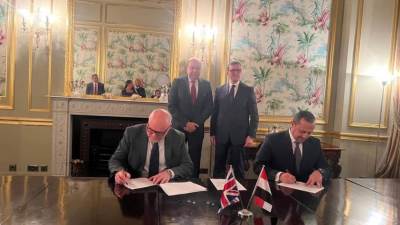 وزير الطيران المدني يعقد اجتماعات هامة مع كبرى الشركات البريطانية لتعزيز التعاون