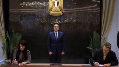 رئيس الوزراء يشهد توقيع مذكرة تفاهم للتعاون بين وزارة التخطيط والبنك الأوروبي لإعادة الإعمار والتنمية لتنفيذ مشروعات القطاعين العام والخاص