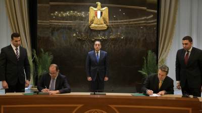 رئيس الوزراء يشهد توقيع اتفاقية تعاون بين وزارة المالية والبنك الأوروبي لإعادة الإعمار والتنمية لتعزيز نمو القطاع الخاص في الاقتصاد المصري