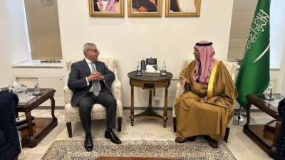 السفير المصري في الرياض يقدم صورة من أوراق اعتماده إلى الخارجية السعودية