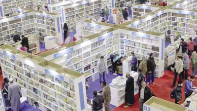 معرض القاهرة الدولي للكتاب يتخطى حاجز 5 ملايين ونصف المليون زائر مع ختام فعالياته