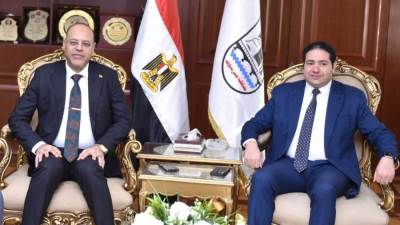 وزير العمل يُسلم عقود لذوي الهمم ..وشهادات وجوائز لخريجي دورات تدريب مهني