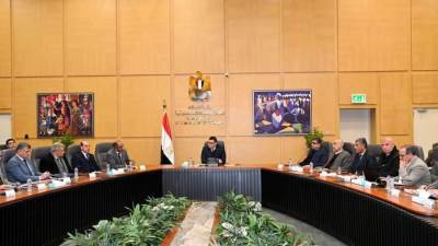 وزير الإسكان يتابع موقف مشروعات مياه الشرب والصرف الصحي التي يتم تنفيذها ضمن "حياة كريمة"