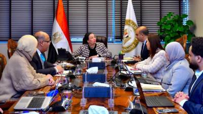 وزيرة البيئة تستعرض اجراءات تنفيذ الاستراتيجية الطموحة للتدوير والحد من الأكياس البلاستيكية