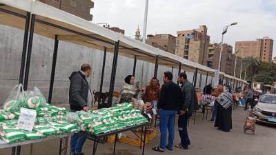 تنظيم أسواق اليوم الواحد في إمبابة بمحافظة الجيزة لتوفير السلع بأسعار مخفضه