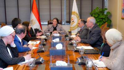 وزيرة البيئة تناقش مع البعثة الفنية للبنك الدولي نتائج تقييم أنشطة مشروع ادارة تلوث الهواء وتغير المناخ