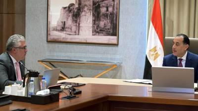 رئيس الوزراء يتابع مع رئيس الهيئة العامة للمنطقة الاقتصادية لقناة السويس عددا من ملفات العمل
