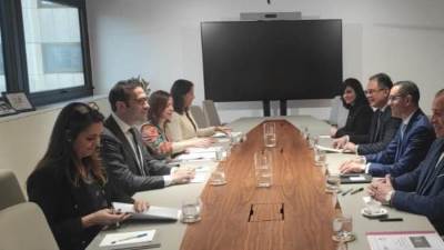 وزير الاستثمار والتجارة الخارجية يلتقى وزير الاقتصاد والتجارة والأعمال الإسباني