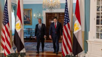 وزير الخارجية والهجرة يعقد جلسة مباحثات مع نظيره الأمريكي