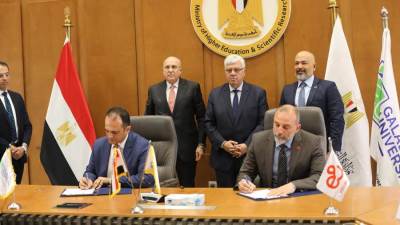 وزير التعليم يشهد توقيع تعاون بين جامعة الجلالة وشركة "إي آند مصر" لإنشاء مختبر للاتصالات