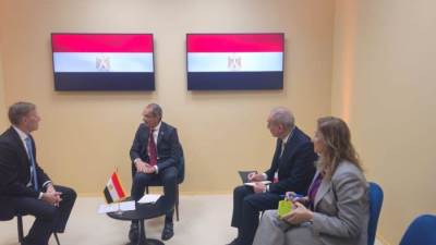 وزير الاتصالات يلتقى مع الرئيس الدولى لشركة إيرباص لجذب استثمارات الشركة في مصر